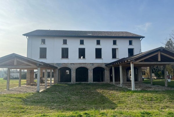 casale in vendita a Reggio nell'Emilia in zona San Bartolomeo