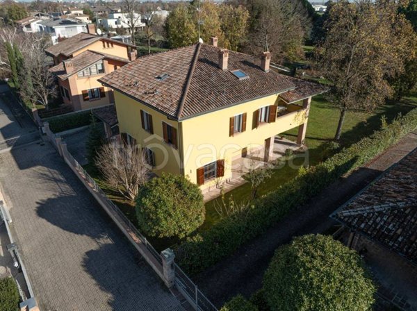 casa indipendente in vendita a Reggio nell'Emilia