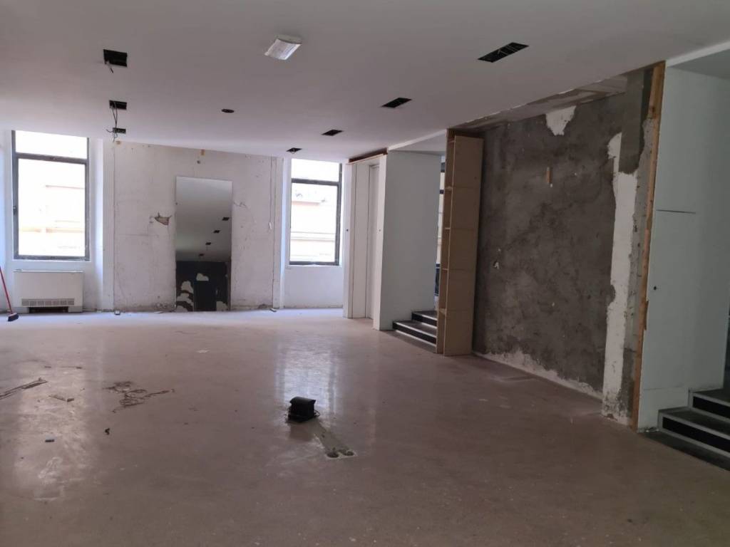 negozio in vendita a Reggio nell'Emilia in zona Città Storica