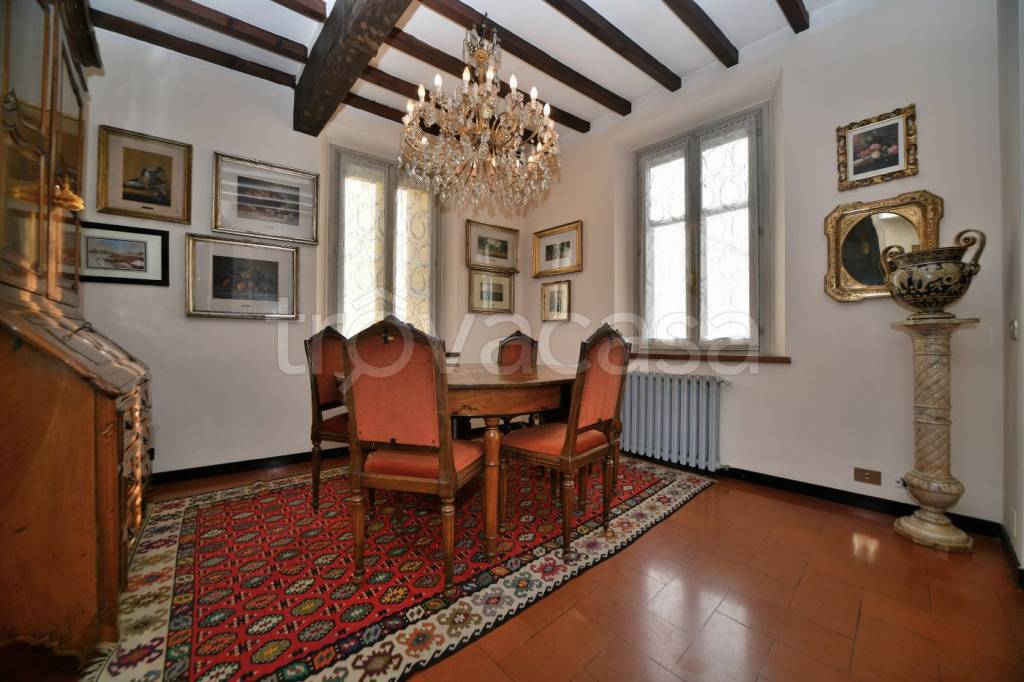 appartamento in vendita a Reggio nell'Emilia in zona Città Storica