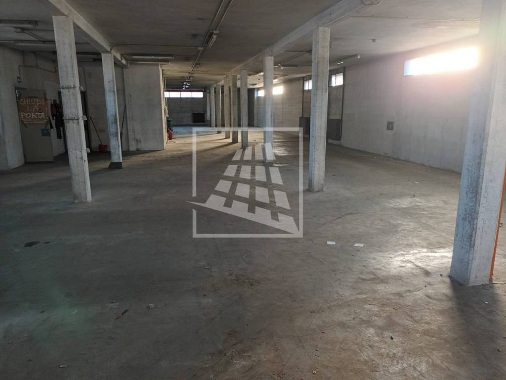 negozio in vendita a Reggio nell'Emilia