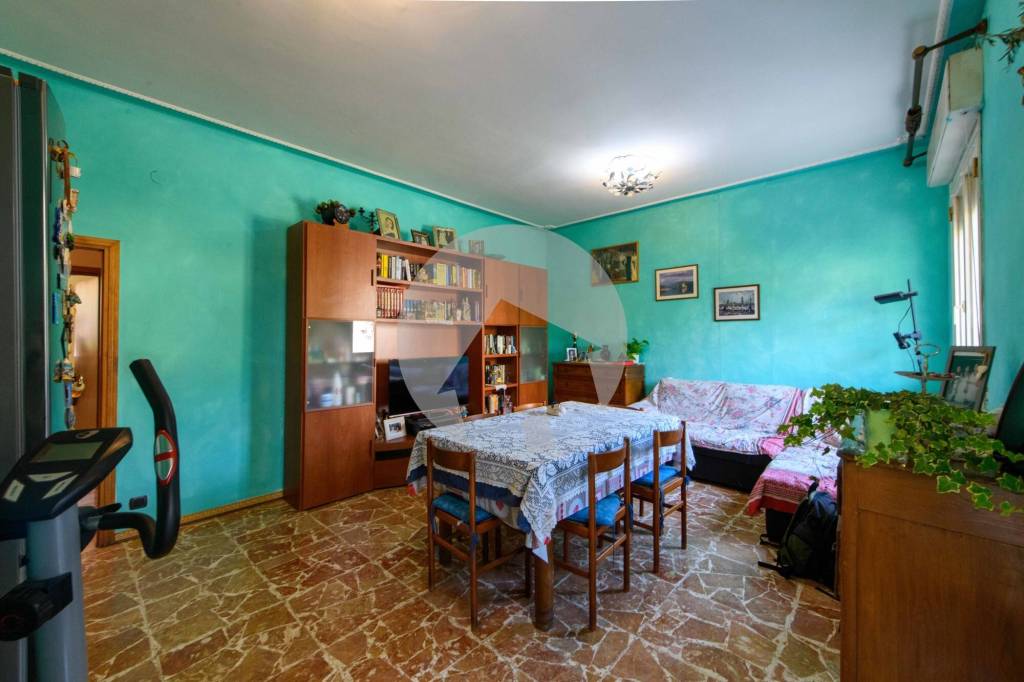 appartamento in vendita a Reggio nell'Emilia in zona Orologio