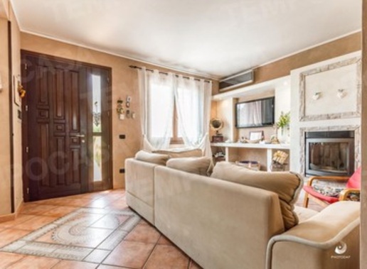 casa indipendente in vendita a Reggio nell'Emilia in zona Città Storica