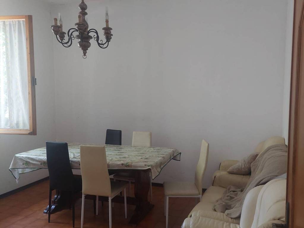 casa indipendente in vendita a Reggio nell'Emilia in zona Città Storica