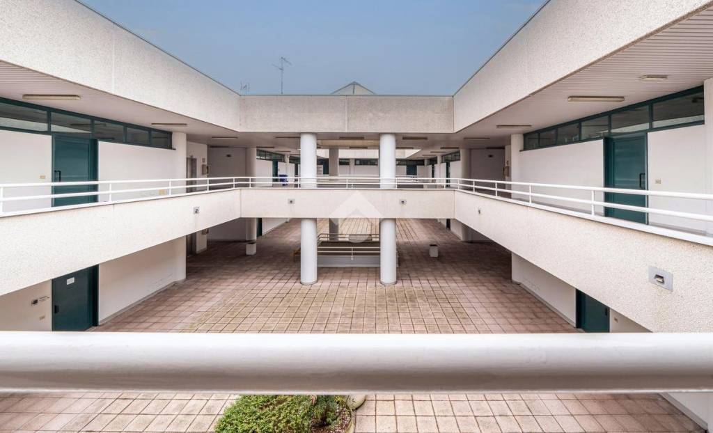 ufficio in vendita a Reggio nell'Emilia in zona Mancasale