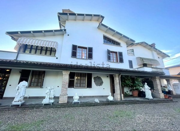 casa indipendente in vendita a Reggio nell'Emilia