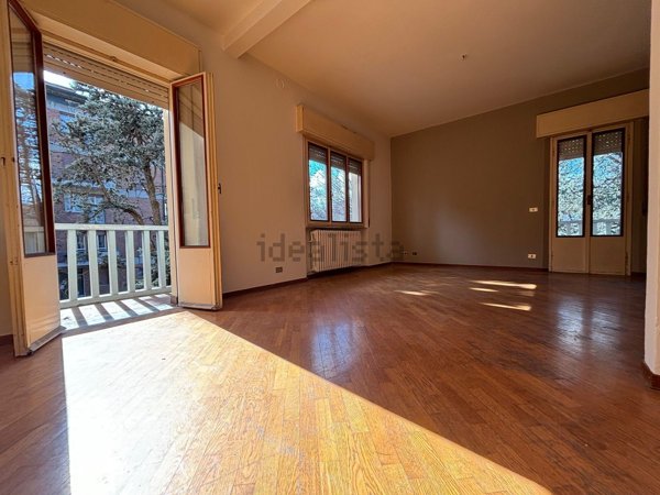 casa indipendente a Reggio nell'Emilia in zona San Pellegrino / Villa Canali