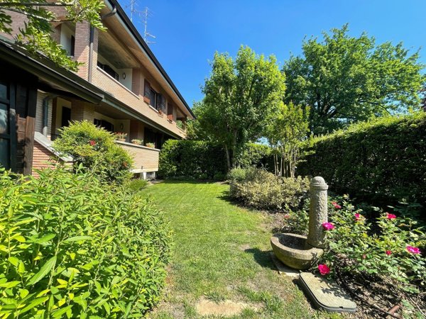 casa indipendente in vendita a Reggio nell'Emilia