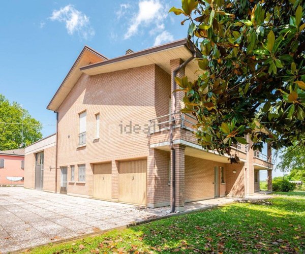 casa indipendente in vendita a Reggio nell'Emilia in zona Sesso