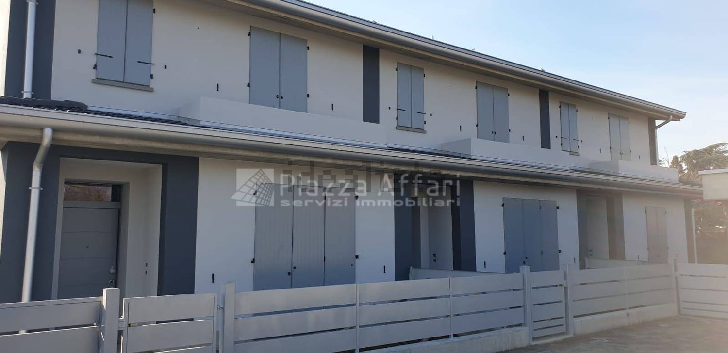 casa indipendente a Reggio nell'Emilia in zona Compagnoni / Migliolungo