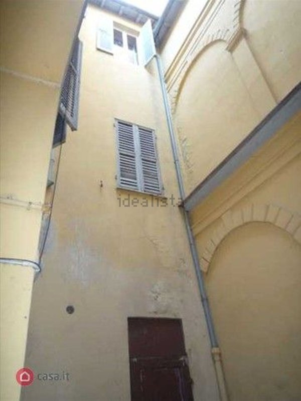 casa indipendente in vendita a Reggio nell'Emilia in zona Città Storica