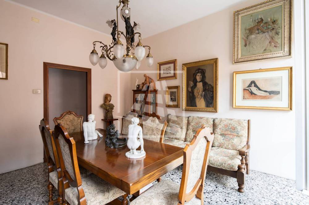 appartamento in vendita a Reggio nell'Emilia in zona Città Storica