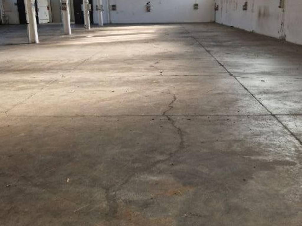 locale commerciale in vendita a Reggio nell'Emilia in zona Mancasale