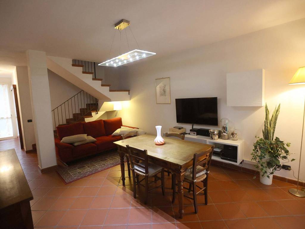 casa indipendente in vendita a Reggio nell'Emilia in zona Sesso