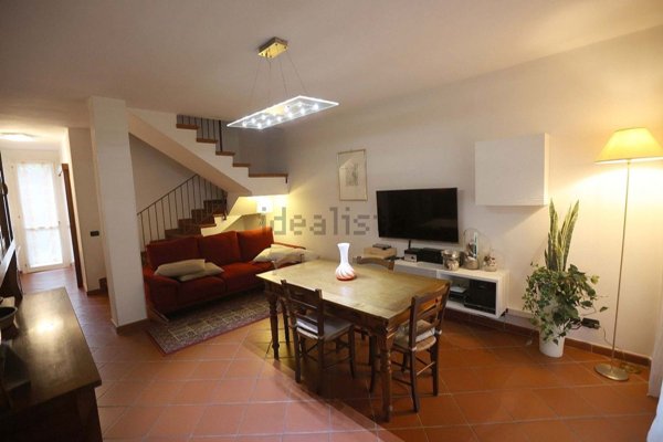 casa indipendente in vendita a Reggio nell'Emilia in zona Sesso