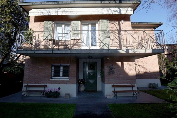 casa indipendente in vendita a Reggio nell'Emilia in zona Belvedere