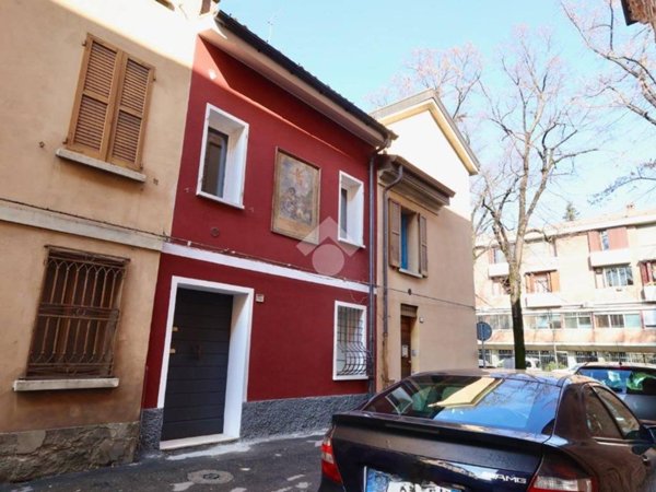 casa indipendente in vendita a Reggio nell'Emilia in zona Città Storica