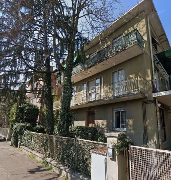 ufficio in vendita a Reggio nell'Emilia in zona Tribunale