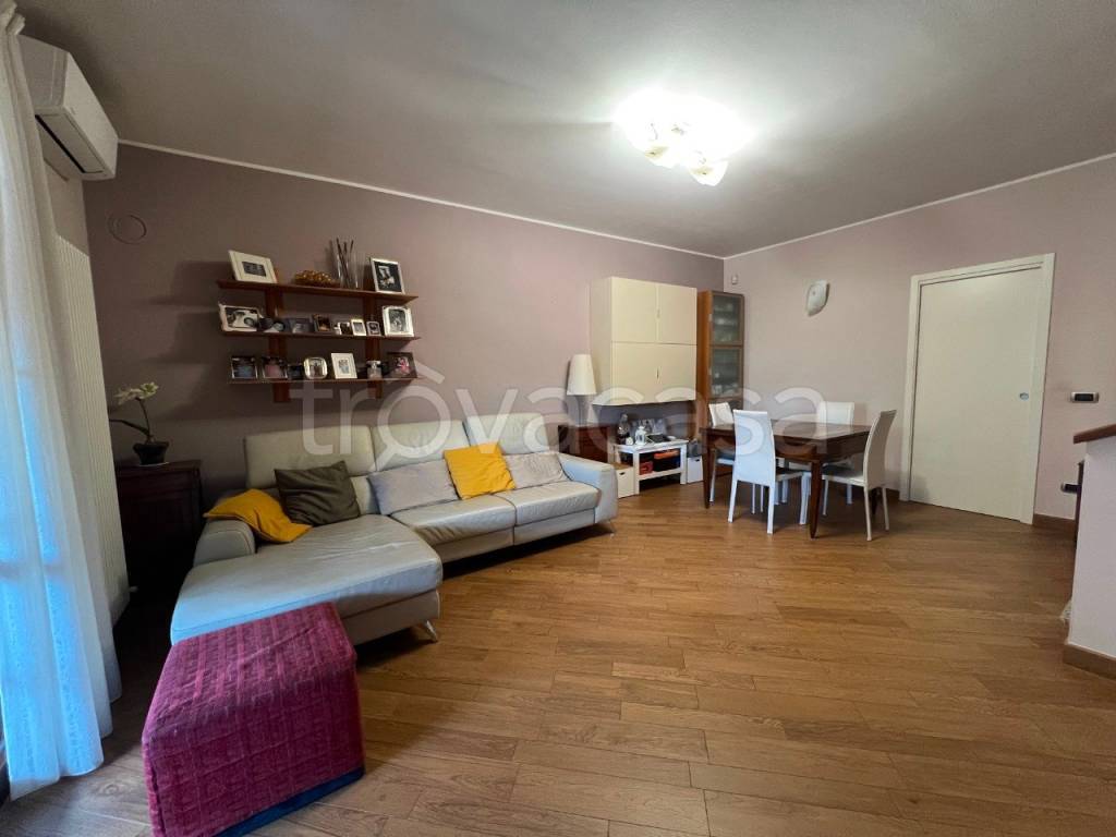 casa indipendente in vendita a Reggio nell'Emilia