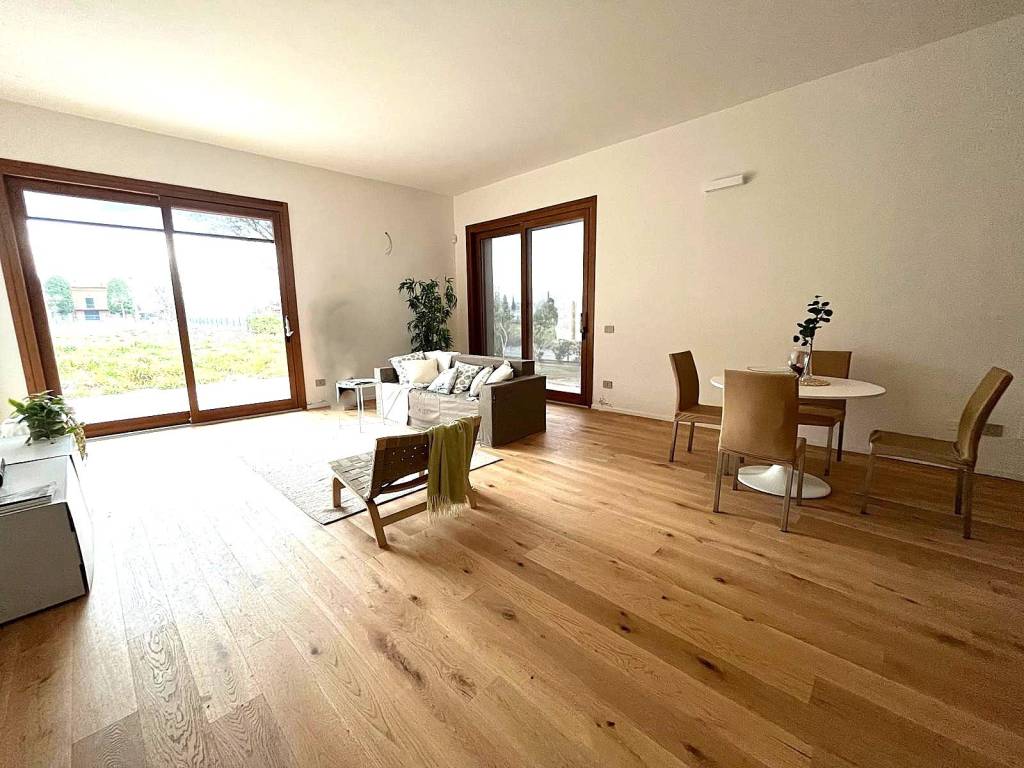 casa indipendente in vendita a Reggio nell'Emilia in zona Rivalta