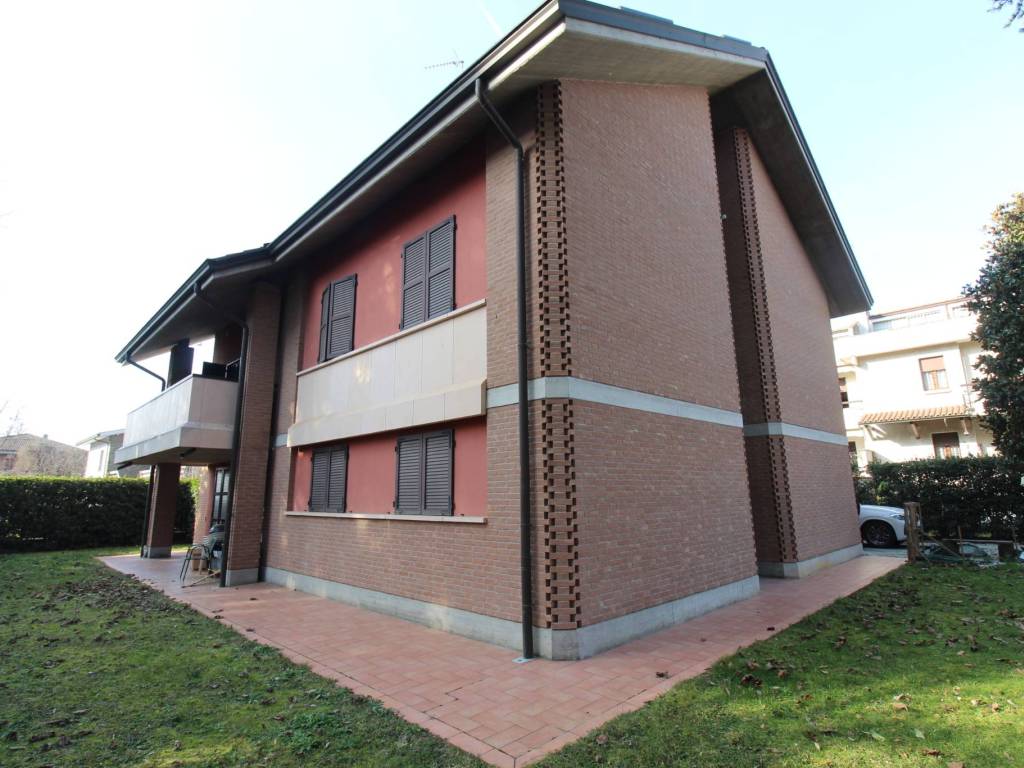 casa indipendente in vendita a Reggio nell'Emilia