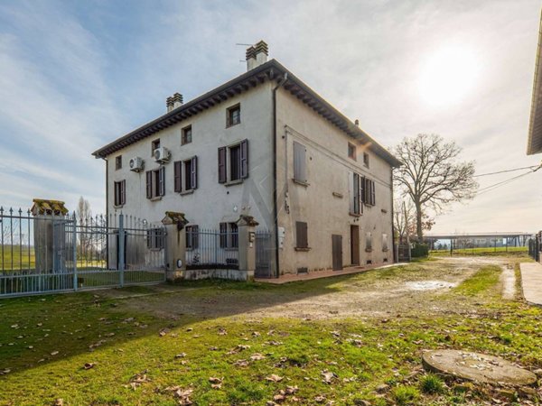 casa indipendente in vendita a Reggio nell'Emilia in zona Roncadella
