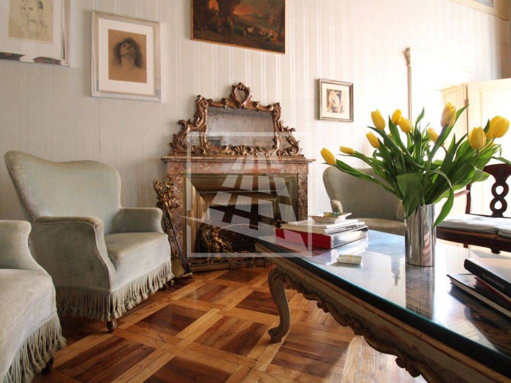 appartamento in vendita a Reggio nell'Emilia in zona Città Storica