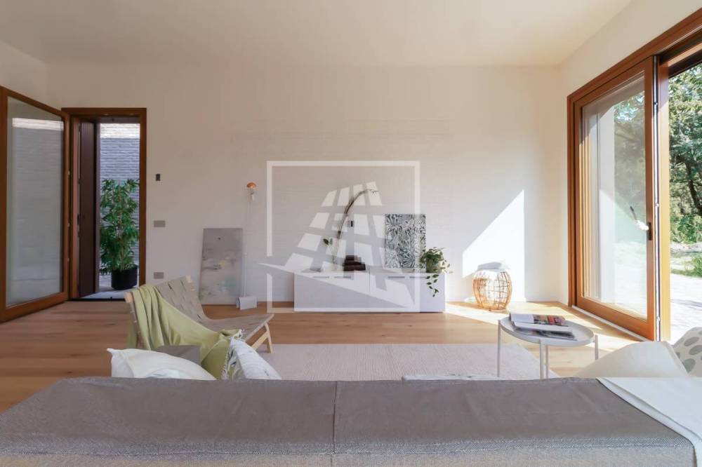 casa indipendente in vendita a Reggio nell'Emilia in zona Rivalta