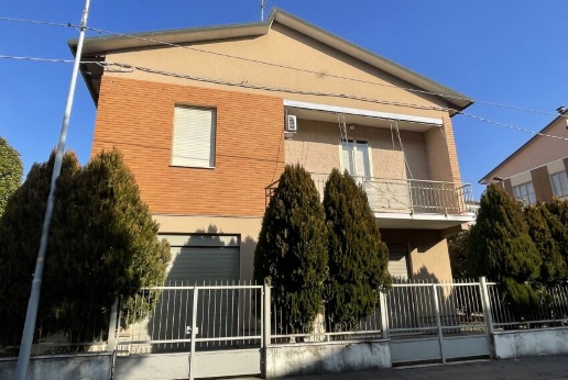 casa indipendente in vendita a Reggio nell'Emilia in zona Rosta Nuova