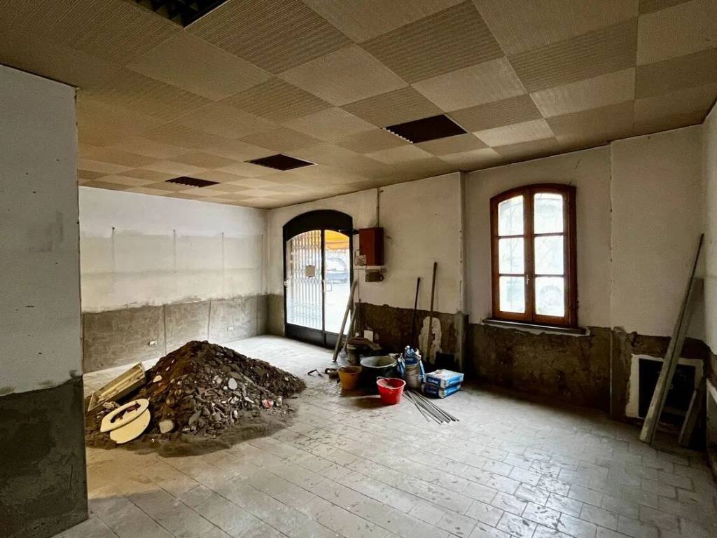 negozio in vendita a Reggio nell'Emilia in zona Città Storica
