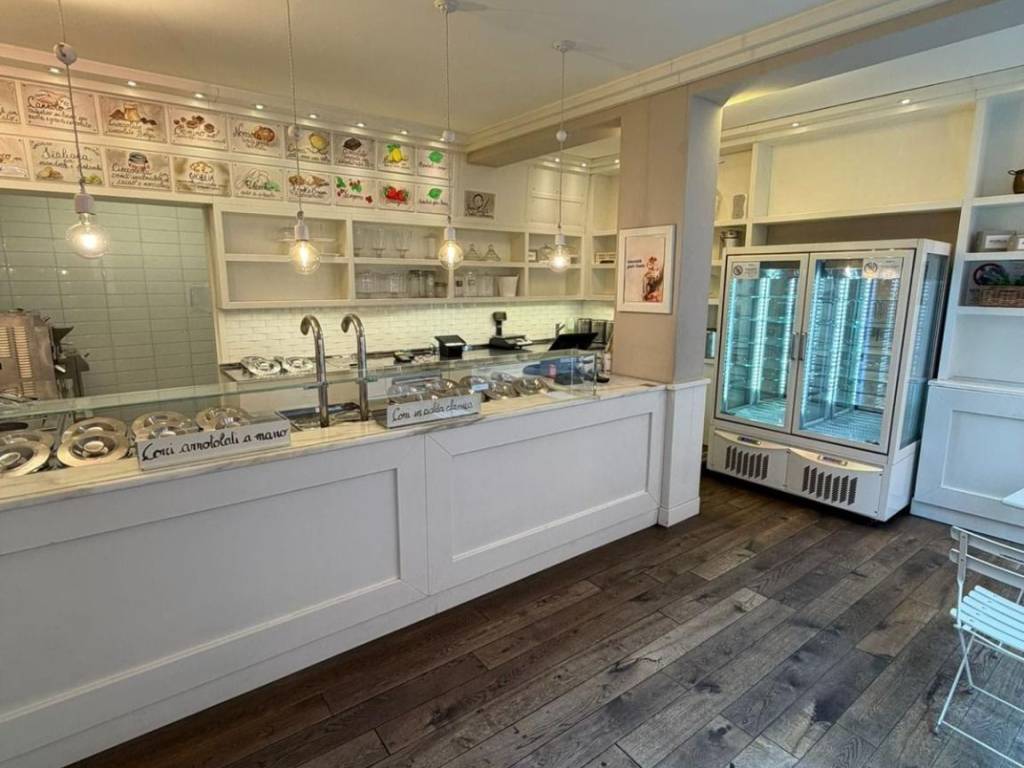 negozio in vendita a Reggio nell'Emilia in zona Città Storica