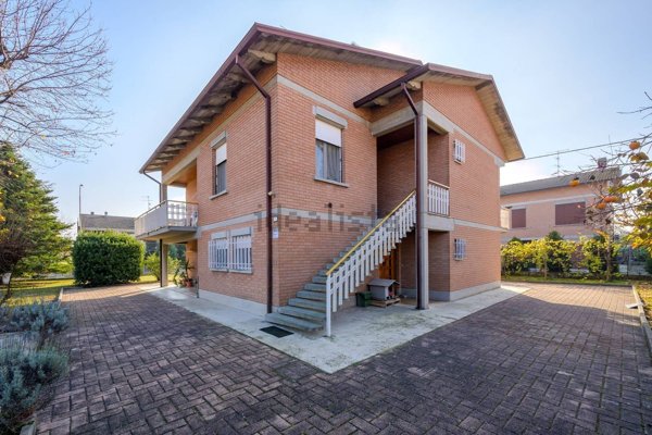 casa indipendente in vendita a Reggio nell'Emilia in zona Gavasseto