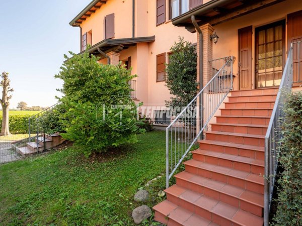 casa indipendente in vendita a Reggio nell'Emilia in zona Fogliano