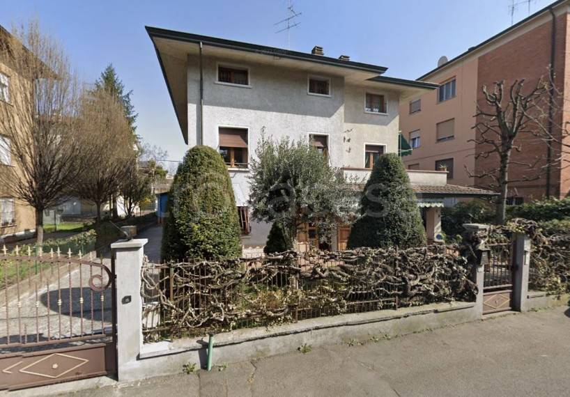 casa indipendente in vendita a Reggio nell'Emilia in zona Carrozzone