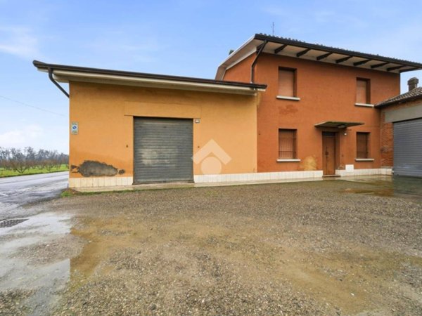 casa indipendente in vendita a Reggio nell'Emilia