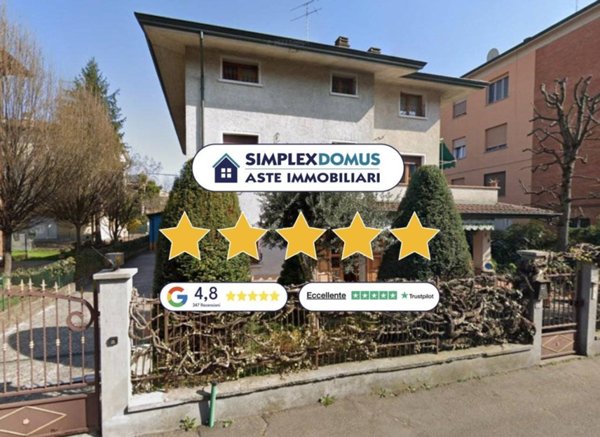 casa indipendente in vendita a Reggio nell'Emilia in zona Carrozzone