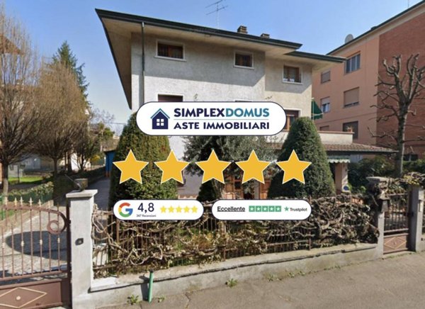 casa indipendente in vendita a Reggio nell'Emilia in zona Carrozzone