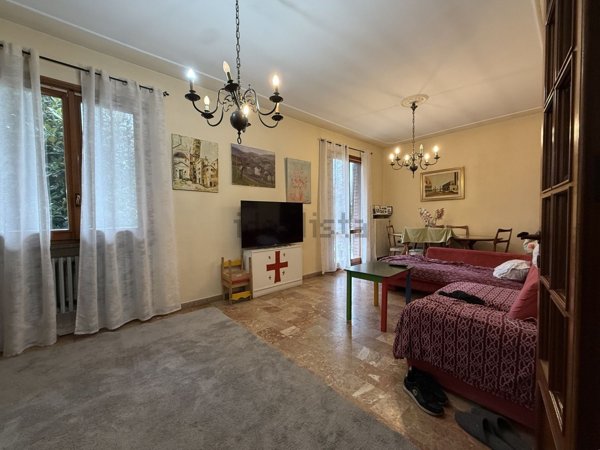 casa indipendente a Reggio nell'Emilia in zona San Pellegrino / Villa Canali