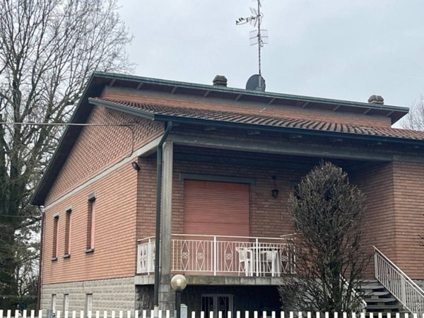 casa indipendente in vendita a Reggio nell'Emilia in zona Gavassa