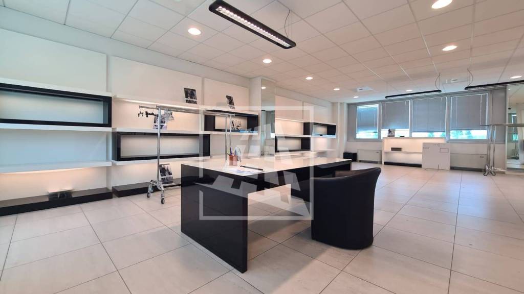ufficio in vendita a Reggio nell'Emilia in zona Mancasale