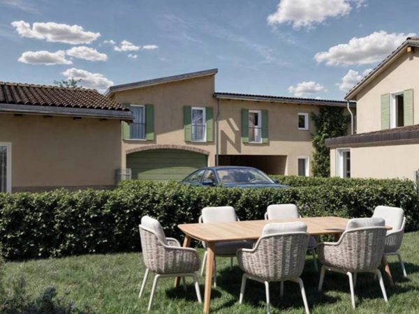 casa indipendente in vendita a Reggio nell'Emilia in zona Città Storica