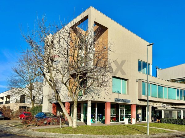 negozio in vendita a Reggio nell'Emilia in zona San Pellegrino / Villa Canali