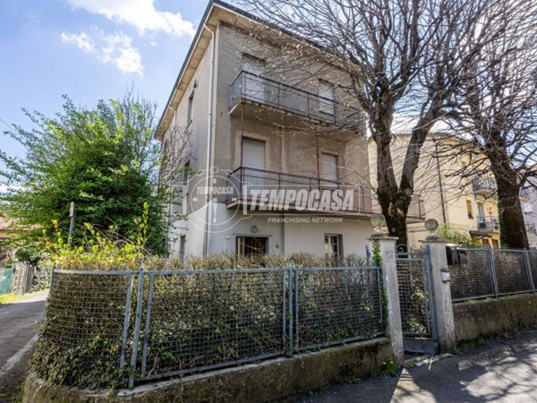 casa indipendente in vendita a Reggio nell'Emilia in zona Città Storica