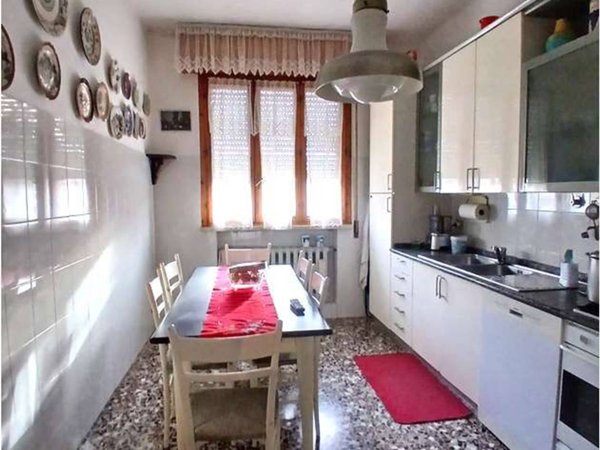 casa indipendente in vendita a Reggio nell'Emilia in zona Città Storica