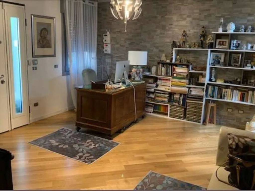 casa indipendente in vendita a Reggio nell'Emilia