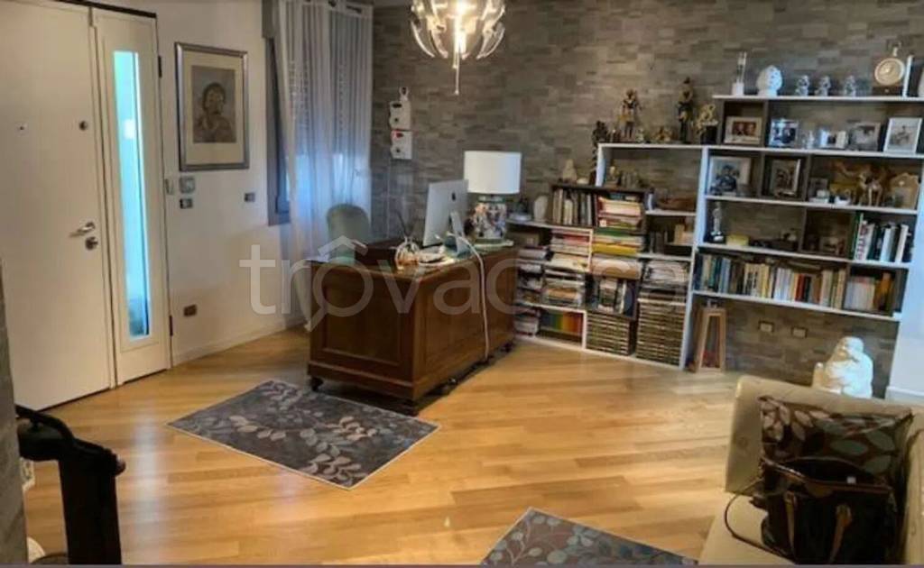 casa indipendente in vendita a Reggio nell'Emilia in zona Rosta Nuova