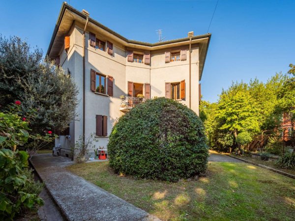 casa indipendente in vendita a Reggio nell'Emilia in zona Città Storica
