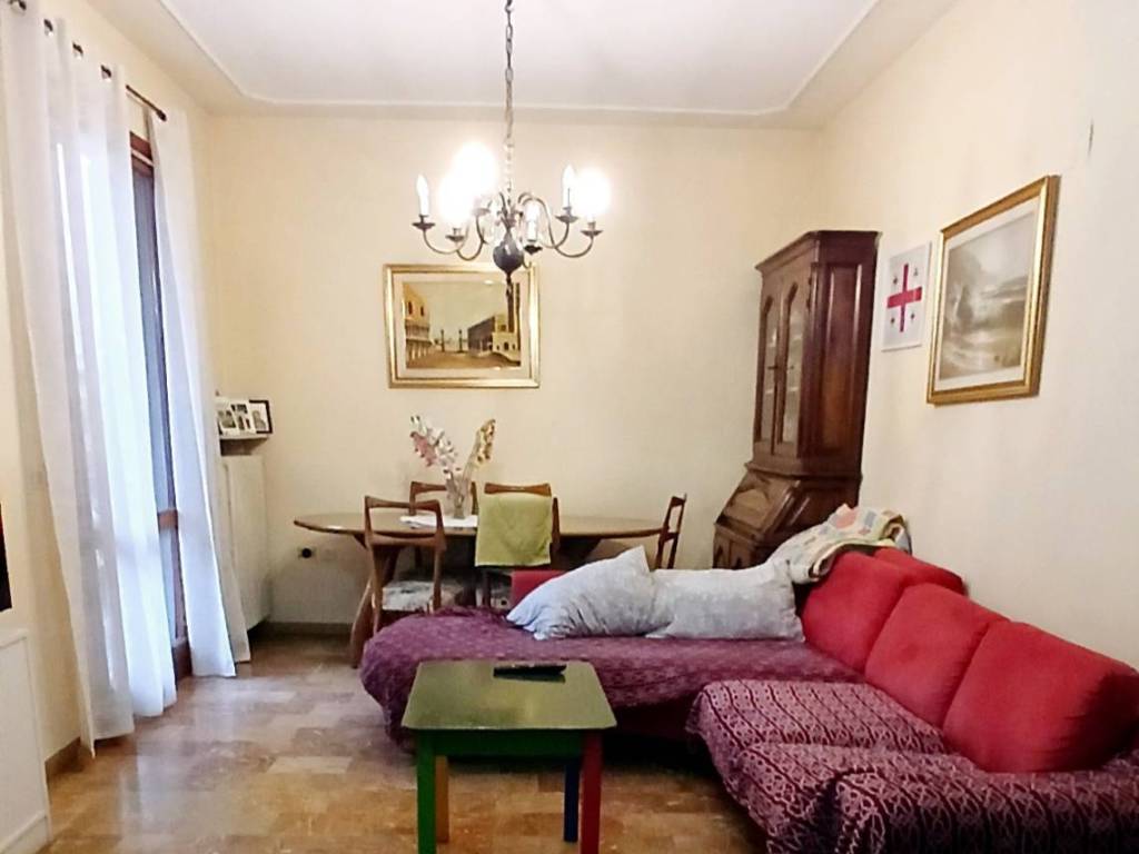 casa indipendente a Reggio nell'Emilia in zona San Pellegrino / Villa Canali