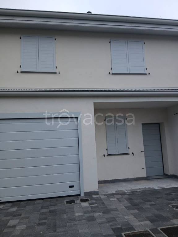 casa indipendente in vendita a Reggio nell'Emilia in zona Pratofontana