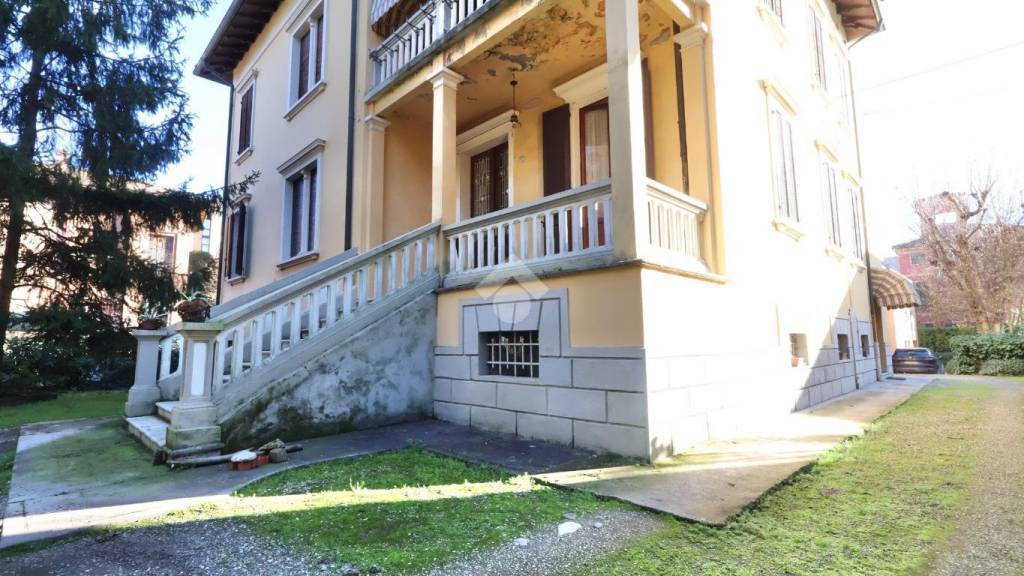 appartamento in vendita a Reggio nell'Emilia in zona Città Storica